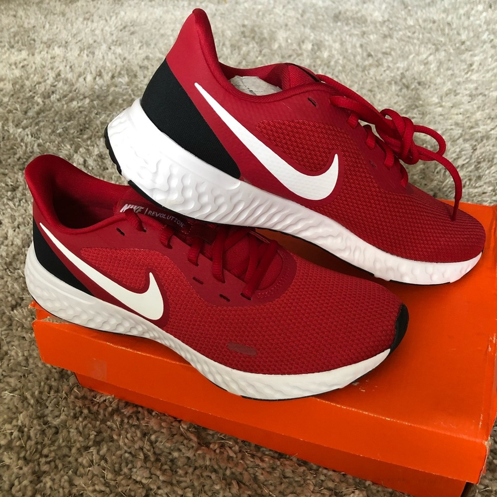 Men’s Nike Revolution Sneakers